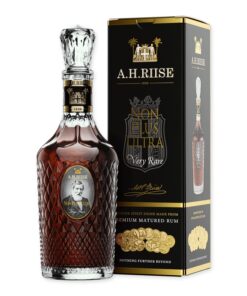 Verwen uw zintuigen met A.H. Riise Non Plus Ultra Very Rare, een topklasse rum met weelderige smaken van vanille, karamel en exotisch fruit.