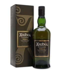 Beleef Ardbeg Uigeadail, een complexe Islay Scotch die turfrook en sherryzoetheid verenigt. Ontworpen voor ware kenners.