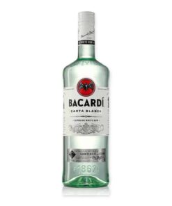 Beleef de zachtheid van Bacardi Carta Blanca, de ideale basis voor mojito's en daiquiri's. Met zijn heldere, frisse smaak en subtiele vanilletinten tilt het uw cocktailmoment naar een hoger niveau.
