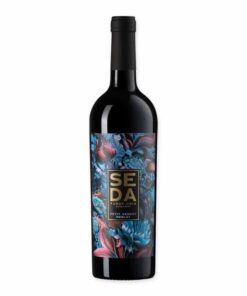 Ontdek de diepe, rijke smaken van Torre Oria Seda Petit Verdot / Merlot Vinas Viejas, gemaakt van oude wijnstokken in Valencia, Spanje. Perfect voor een luxe dinerervaring.