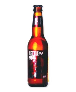 Ervaar de unieke smaak van Guilty Monkey Kettle Sour, met zijn uitgesproken zuurheid en verfrissende citrus aroma's. Ideaal voor zomerse dagen of als culinaire begeleider.