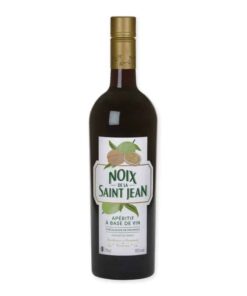 Proef de elegantie van Noix De La Saint Jean Aperitif, een verfijnde aperitief met groene walnoten en kruiden, perfect voor elke gelegenheid.